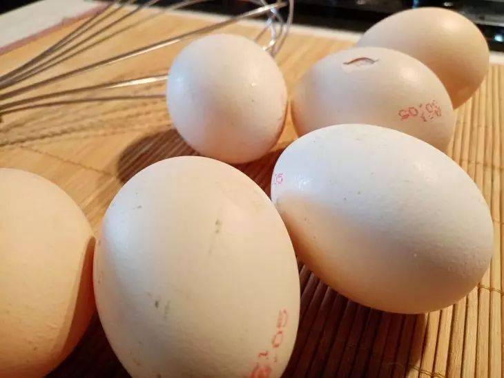 Как можно использовать яичную скорлупу на даче: 3 лучших варианта