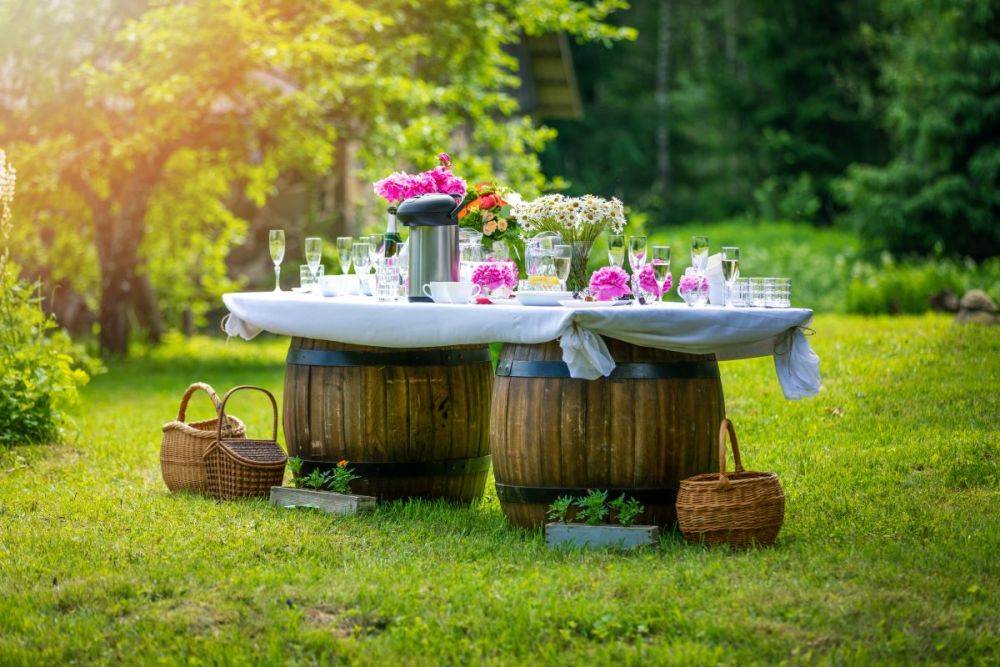 5 простых садовых столиков, которые можно сделать своими руками
